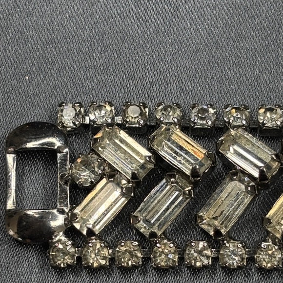 Elegant Silver Bracelet - Picture 3 of 6